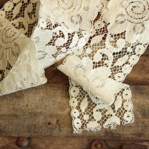 Vintage Lace Trim, Ivory Floral Pattern 3" Wide, 1 yard plus 27 inches long piec - Picture 4 of 10